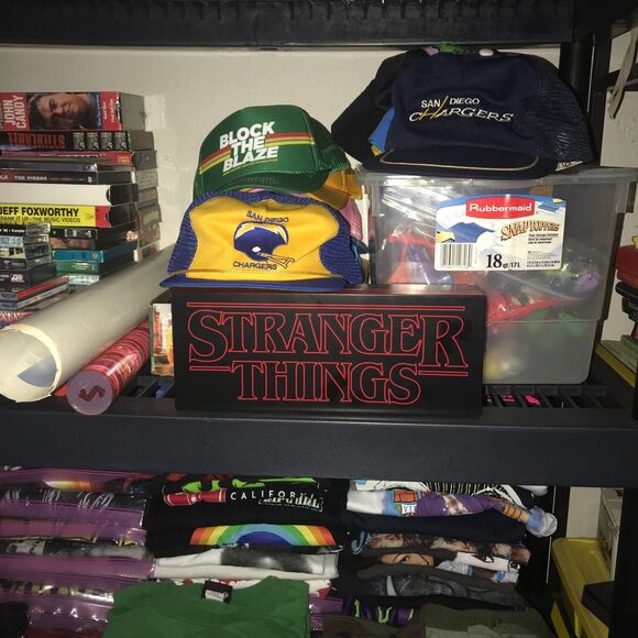 Stranger Things Logo Light 2 Light Modes USB or Battery (No USB) - Picture 3 of 4